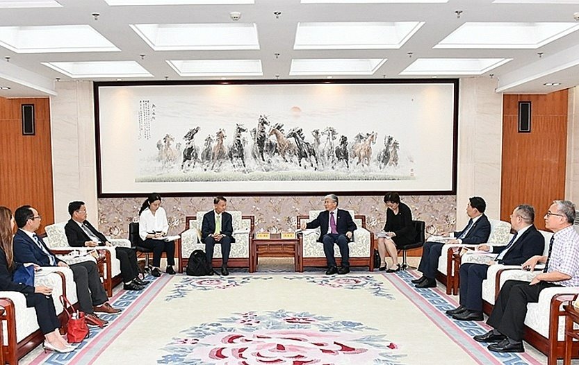 Shandong University President Meets with Delegation from Wakayama Prefecture