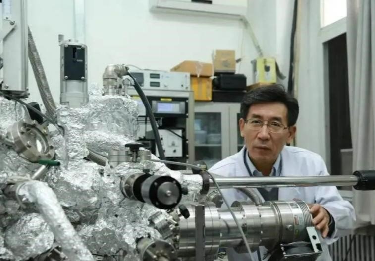 Alumnus of Shandong University Xue Qikun Awarded Country's Top Sci-tech Prize